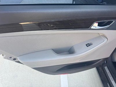 2015 Hyundai GENESIS 4dr Sdn V6 3.8L RWD
