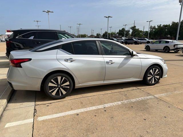 2021 Nissan Altima 2.5 SV Sedan