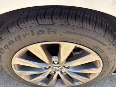 2015 Toyota Camry 4dr Sdn I4 Auto XLE (SE)