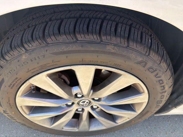 2015 Toyota Camry 4dr Sdn I4 Auto XLE (SE)