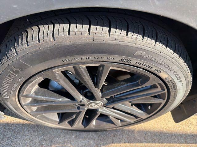 2025 Toyota Camry SE (SE)