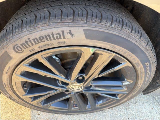 2025 Toyota Camry SE (SE)