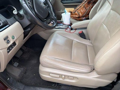 2016 Honda Pilot 2WD Touring with DVD Rear Entertainment System and Navigation