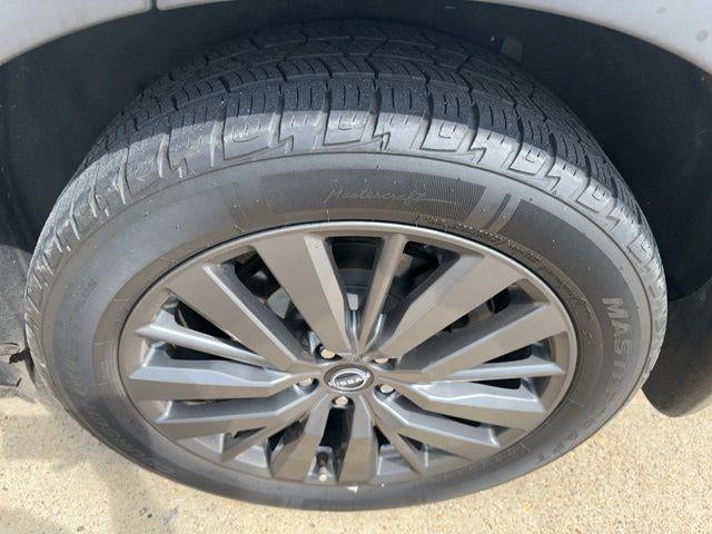 2022 Nissan Pathfinder SL 2WD