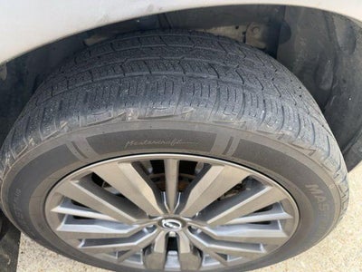 2022 Nissan Pathfinder SL 2WD