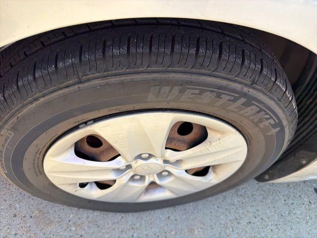 2017 Kia Forte5 LX Auto