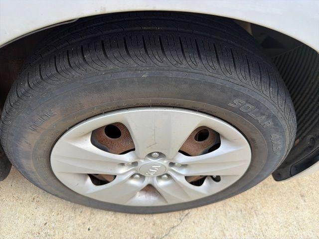 2017 Kia Forte5 LX Auto