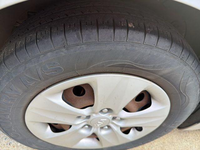 2017 Kia Forte5 LX Auto