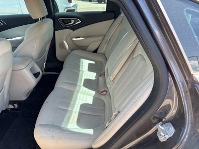 2016 Chrysler 200 4dr Sdn Limited FWD