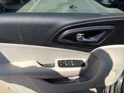 2016 Chrysler 200 4dr Sdn Limited FWD