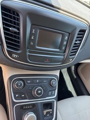 2016 Chrysler 200 4dr Sdn Limited FWD