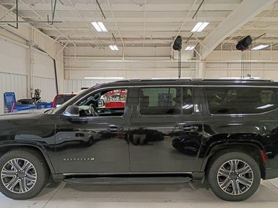 2023 Jeep Wagoneer L Series II 4x2