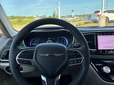 2023 Chrysler Pacifica Hybrid Touring L FWD