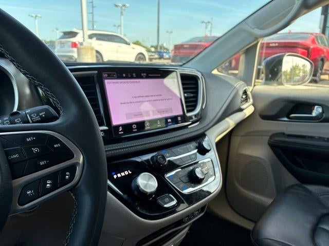 2023 Chrysler Pacifica Hybrid Touring L FWD