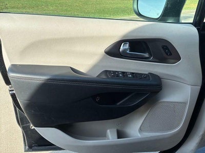 2023 Chrysler Pacifica Hybrid Touring L FWD