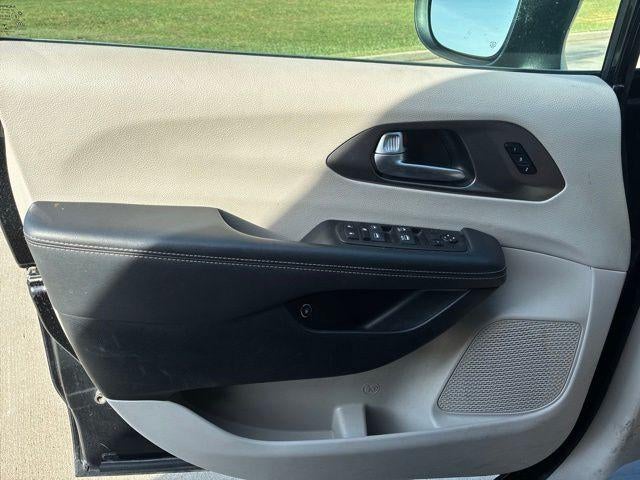 2023 Chrysler Pacifica Hybrid Touring L FWD