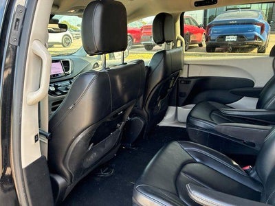 2023 Chrysler Pacifica Hybrid Touring L FWD