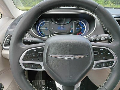 2024 Chrysler Pacifica Hybrid Select FWD