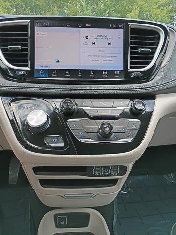 2024 Chrysler Pacifica Hybrid Select FWD