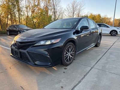 2023 Toyota Camry SE Auto (SE)