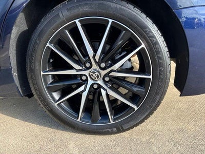 2021 Toyota Camry SE Auto (SE)