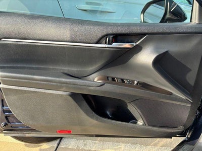 2021 Toyota Camry SE Auto (SE)