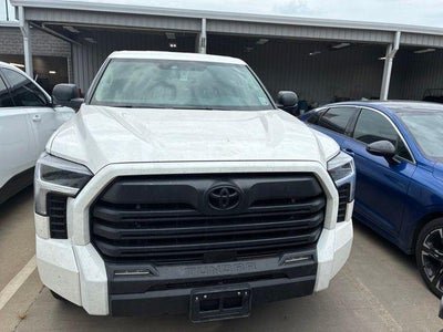 2022 Toyota Tundra 2WD 2WD SR5 CrewMax 5.5' Bed (SE)