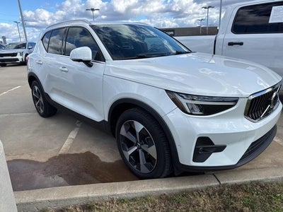 2023 Volvo XC40 B5 AWD Plus Bright Theme