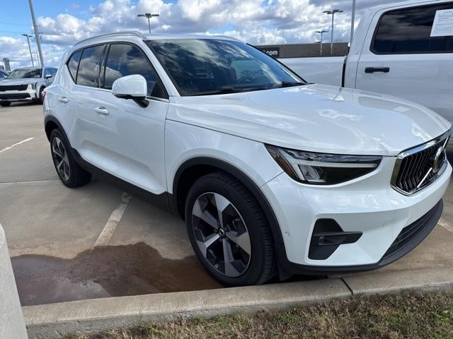 2023 Volvo XC40 B5 AWD Plus Bright Theme