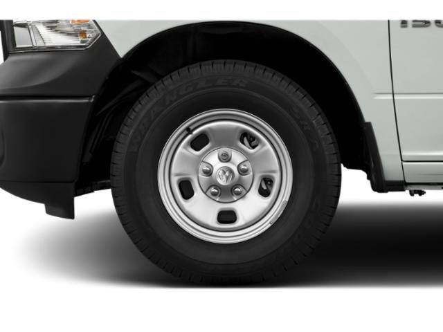 2014 RAM 1500 4WD Crew Cab 5.7 Ft Box Express