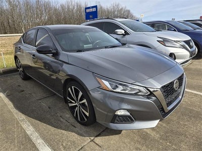 2022 Nissan Altima 2.5 SR Sedan