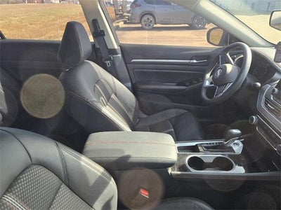 2025 Nissan Altima SR FWD