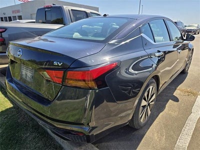 2022 Nissan Altima 2.5 SV Sedan