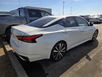 2019 Nissan Altima 2.5 Platinum Sedan