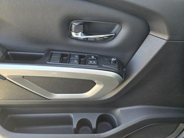 2024 Nissan Titan 4x4 Crew Cab SV