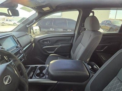 2024 Nissan Titan 4x4 Crew Cab SV