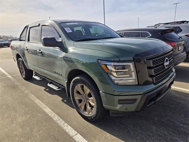2024 Nissan Titan 4x4 Crew Cab SV