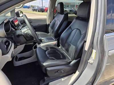 2023 Chrysler Pacifica Touring L FWD