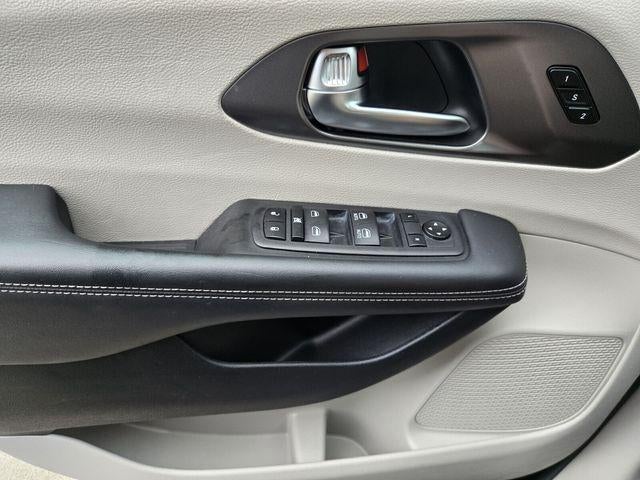 2023 Chrysler Pacifica Touring L FWD