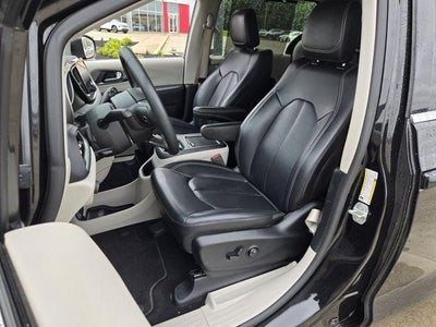 2023 Chrysler Pacifica Touring L FWD