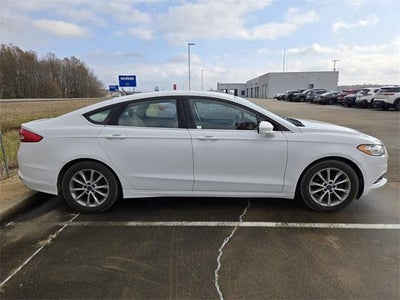 2017 Ford Fusion SE FWD