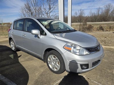 2011 Nissan Versa 5dr HB I4 Auto 1.8 S