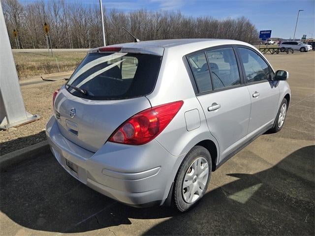 2011 Nissan Versa 5dr HB I4 Auto 1.8 S