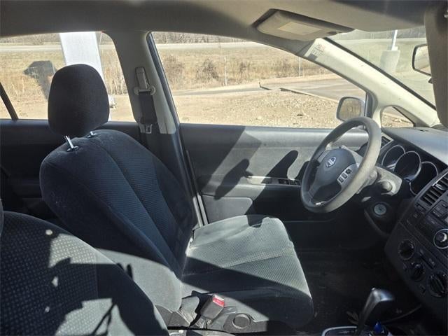 2011 Nissan Versa 5dr HB I4 Auto 1.8 S