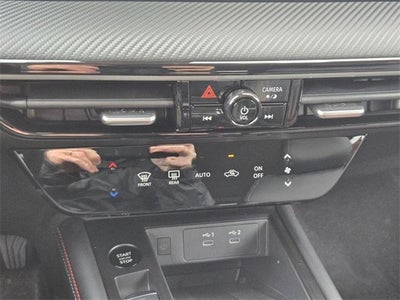 2025 Nissan Kicks SR FWD