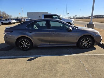 2024 Toyota Camry SE Auto (SE)