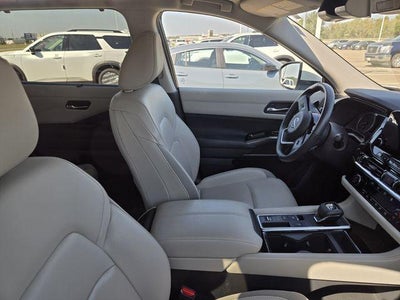 2023 Nissan Pathfinder SL 2WD