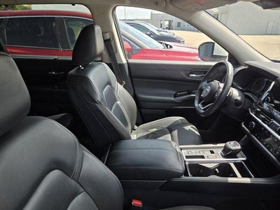 2022 Nissan Pathfinder SL 2WD