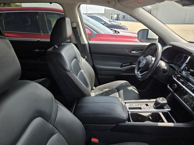 2022 Nissan Pathfinder SL 2WD