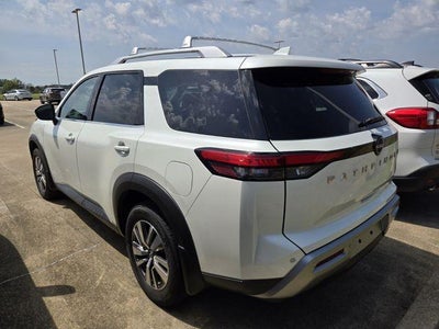 2022 Nissan Pathfinder SL 2WD